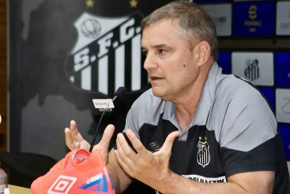 Após cinco jogos, Santos demite o técnico Diego Aguirre